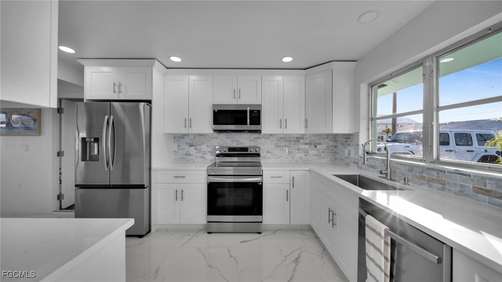 2758 Bruce Street - Photo 14