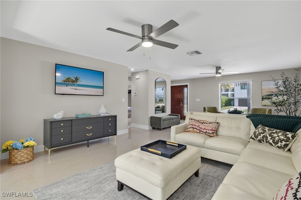 482 Tradewinds Avenue - Photo 3