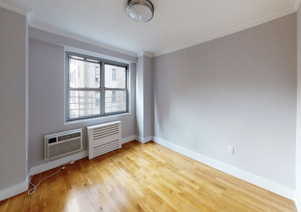 Central Park West - Photo 6