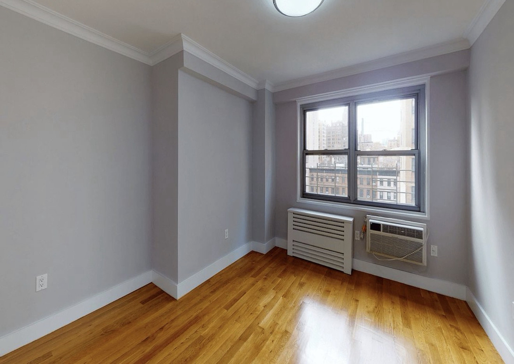 Central Park West - Photo 3