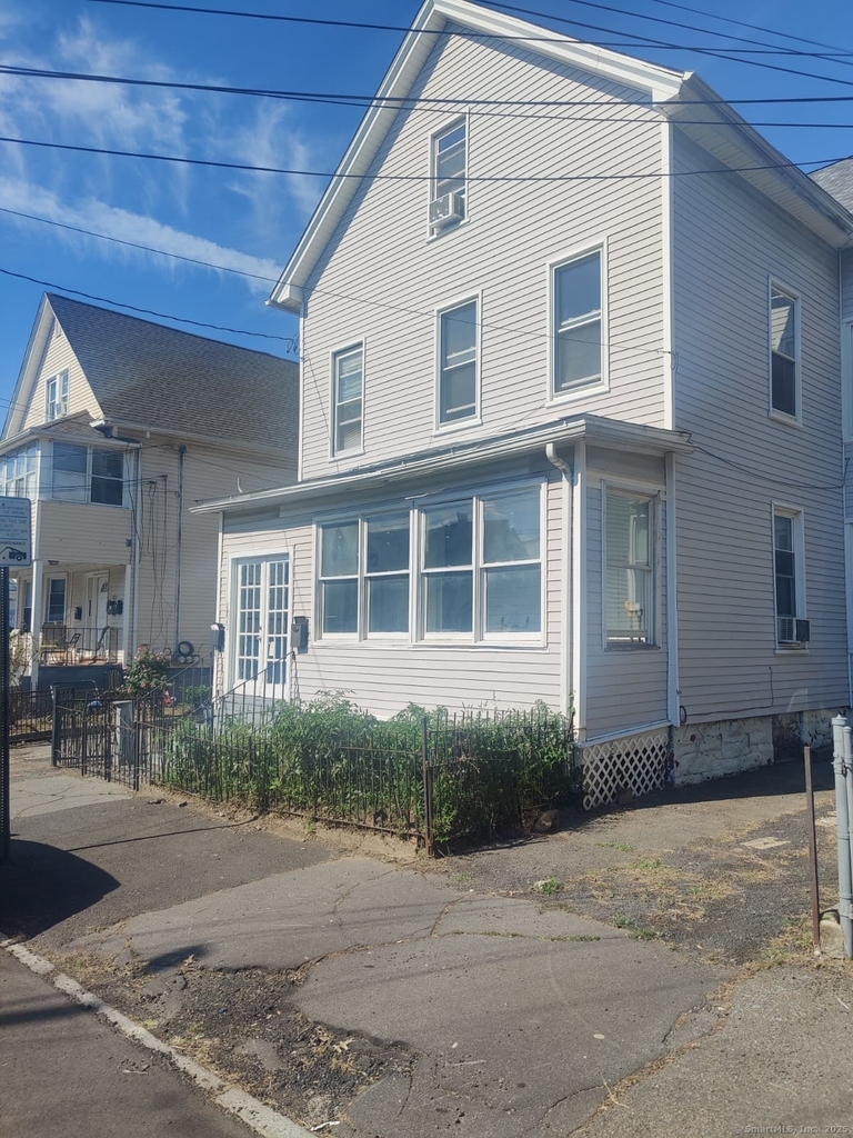 322 Catherine Street - Photo 2