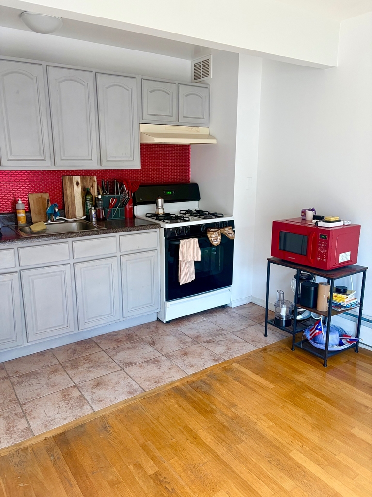 31-32 31st Street - Photo 10