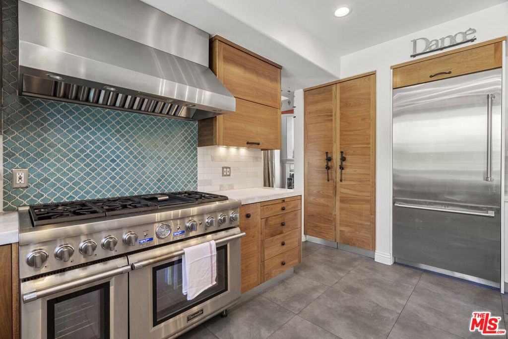 4544 Tobias Avenue - Photo 30