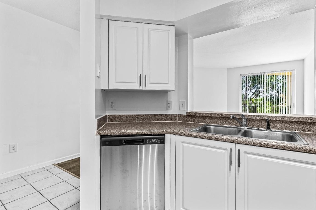 1951 Brandywine Road E - Photo 2