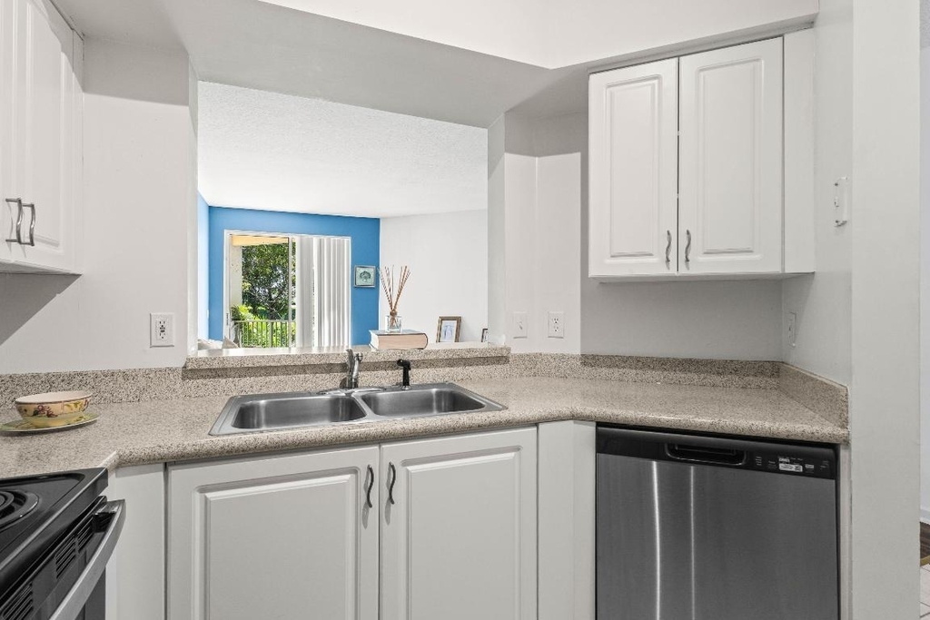 1951 Brandywine Road - Photo 3