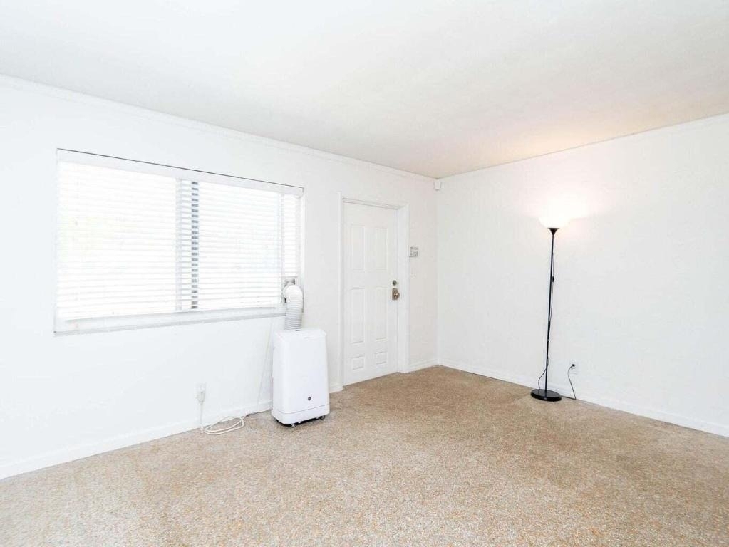 4230 Ne 1st Terrace - Photo 3