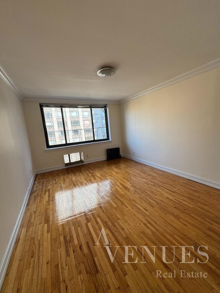 York Avenue - Photo 0