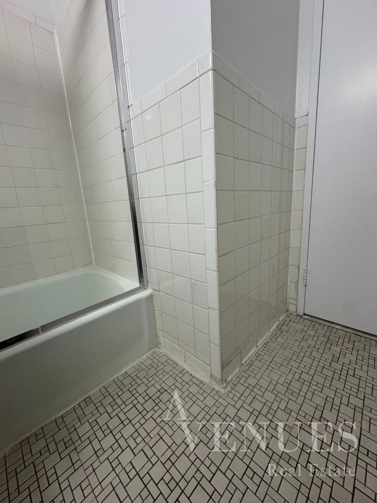 York Avenue - Photo 1