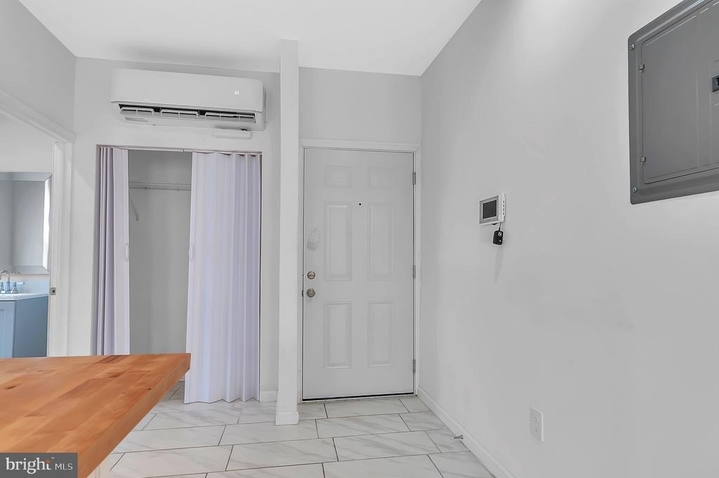 442 W Hanover Street - Photo 9