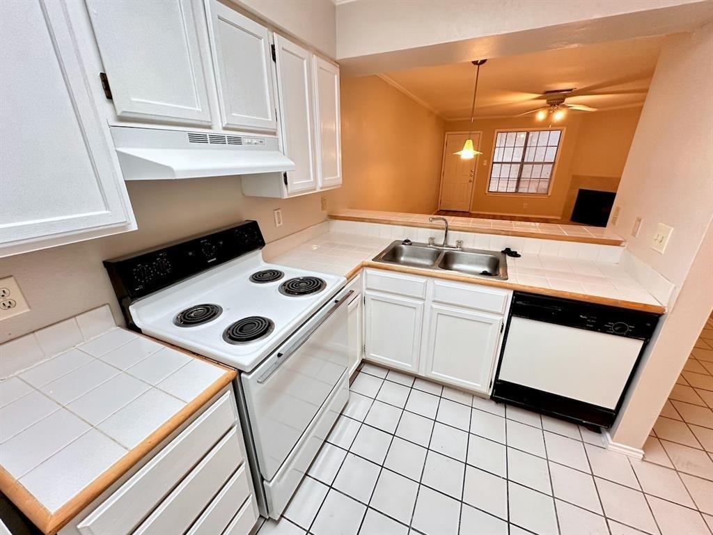 2215 Post Rd - Photo 7