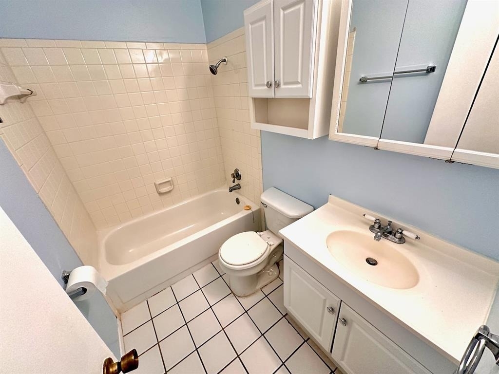 2215 Post Rd - Photo 11