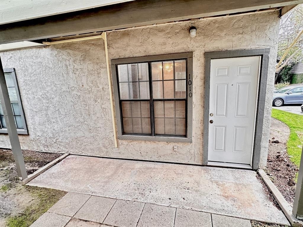 2215 Post Rd - Photo 17