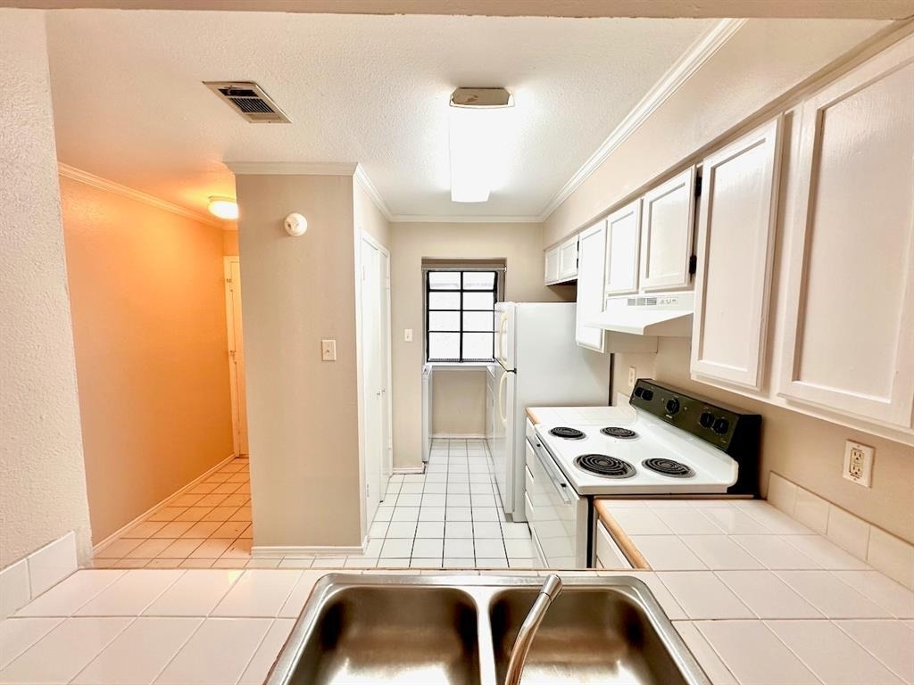 2215 Post Rd - Photo 5