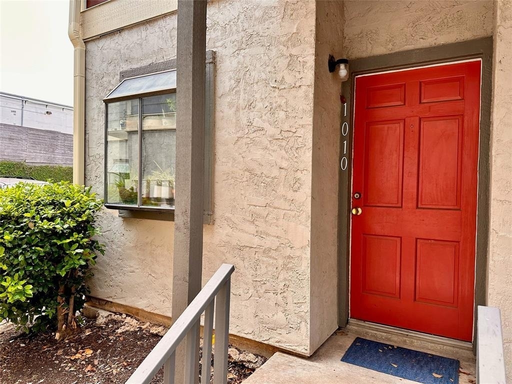 2215 Post Rd - Photo 1