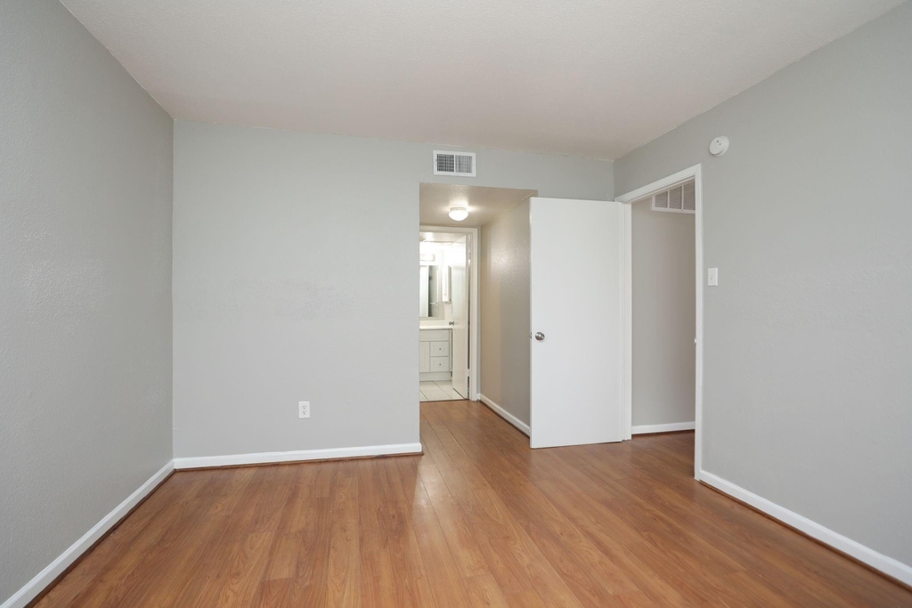 2100 Wilcrest Drive - Photo 25