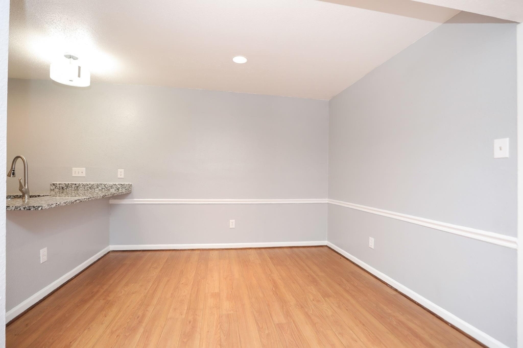 2100 Wilcrest Drive - Photo 7