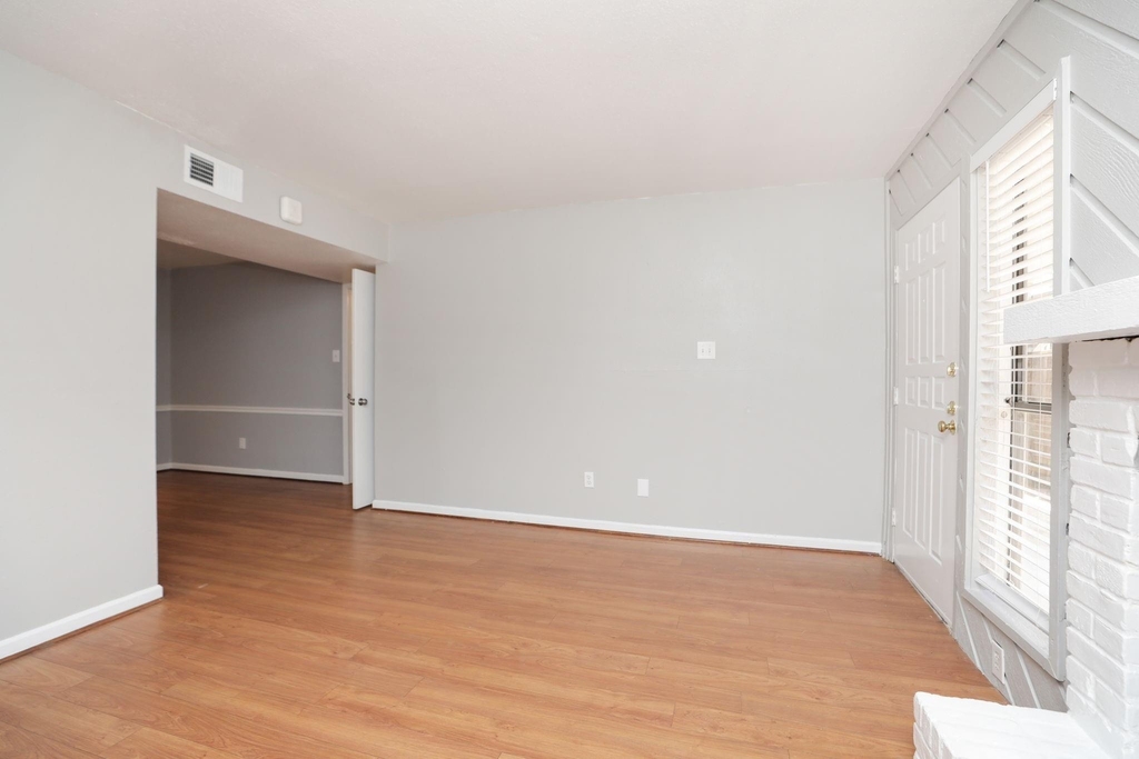 2100 Wilcrest Drive - Photo 6