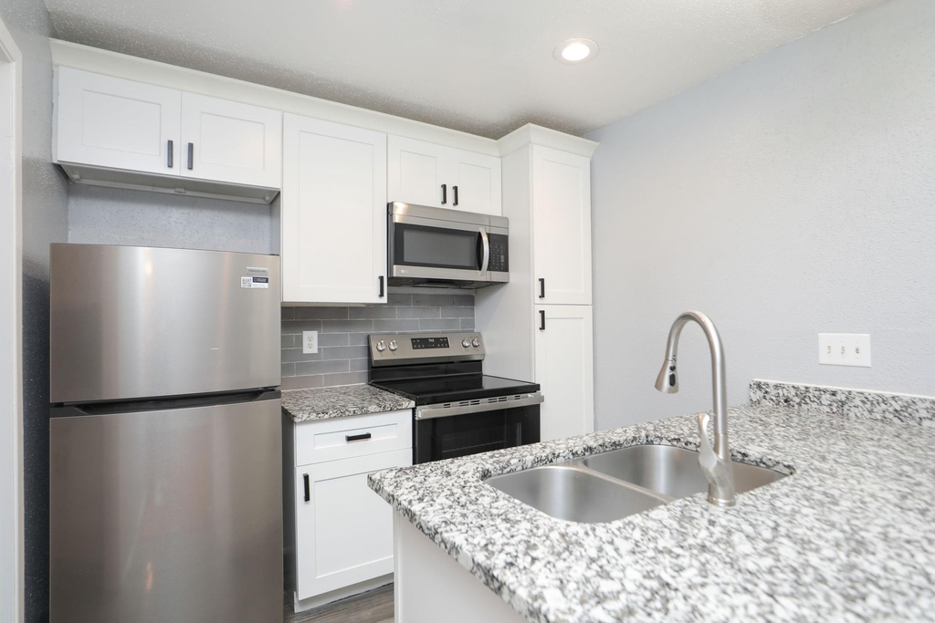 2100 Wilcrest Drive - Photo 11
