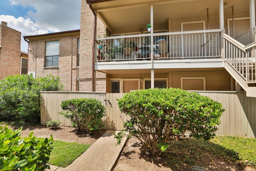 2100 Wilcrest Drive - Photo 34