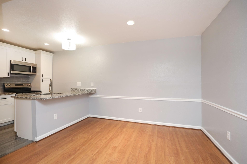 2100 Wilcrest Drive - Photo 8