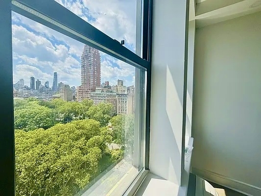 45 West 81st Street - Photo 0