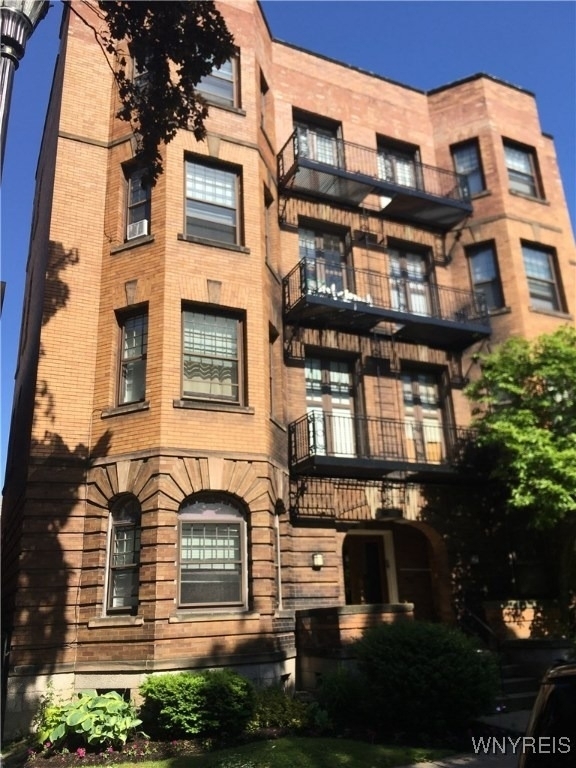 44 N Pearl Street - Photo 0