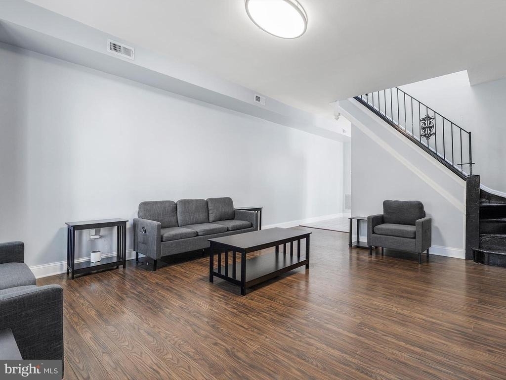 1713 E Lafayette Avenue - Photo 2