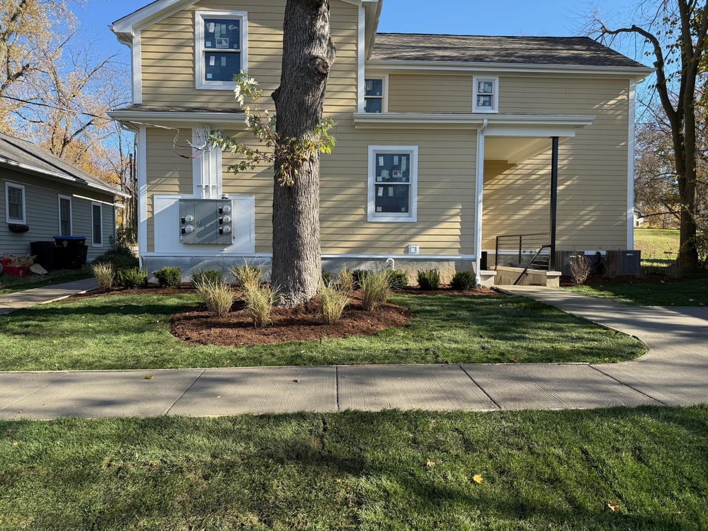 627 N River - Photo 2