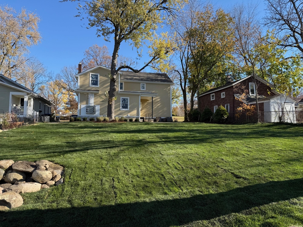 627 N River - Photo 1