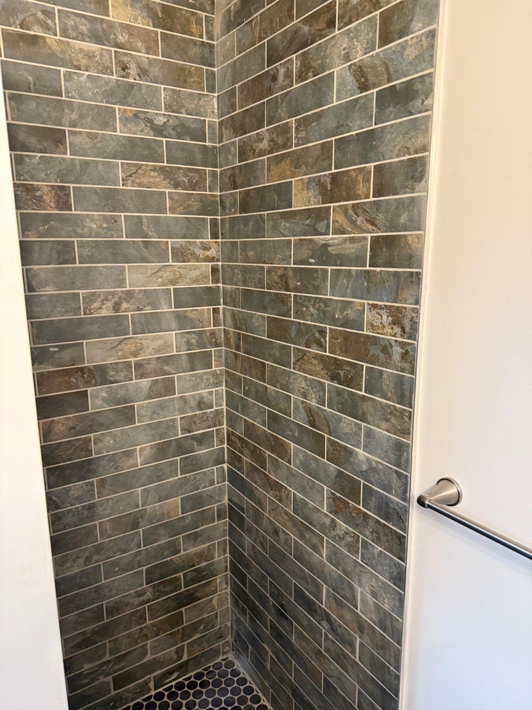 627 N River - Photo 6