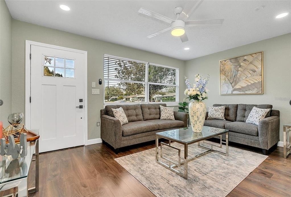 10420 Groton Street - Photo 2
