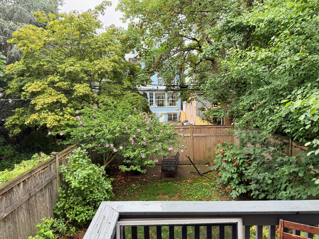 343 Waverly Avenue - Photo 8