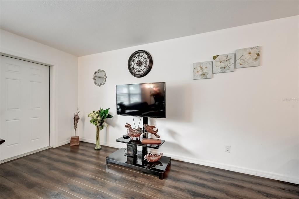 618 S Osprey Avenue - Photo 1