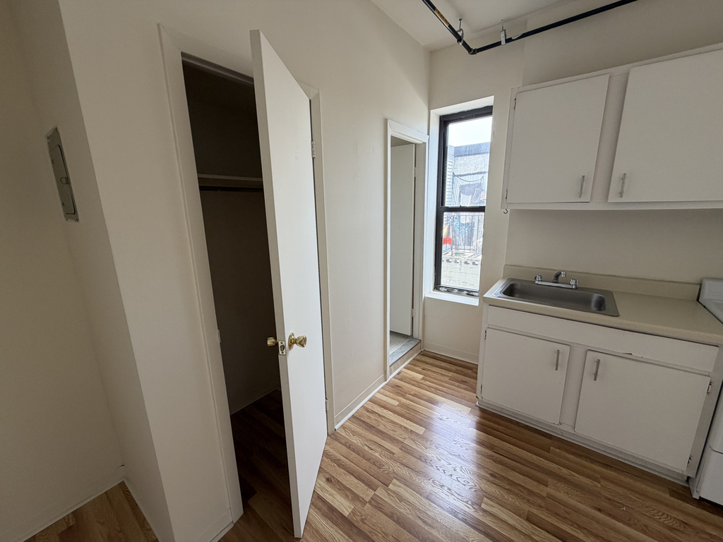 E 14th St - Photo 1