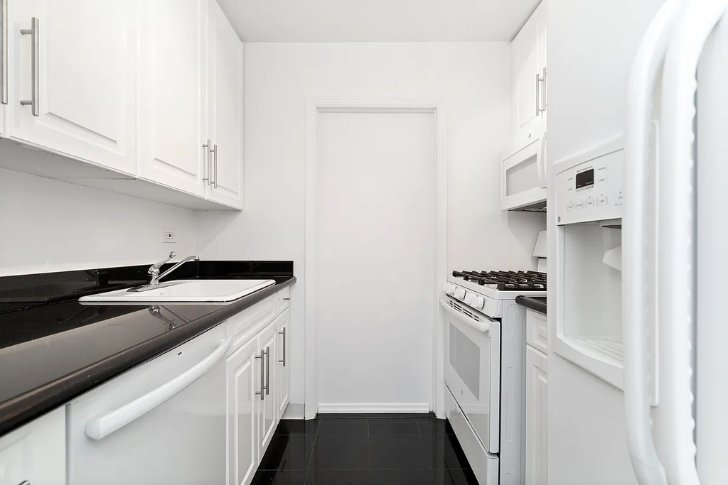 400 East 71st Street - Photo 7