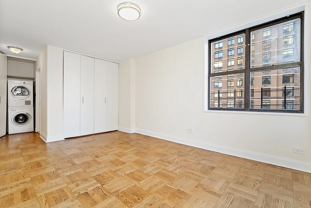 400 East 71st Street - Photo 1