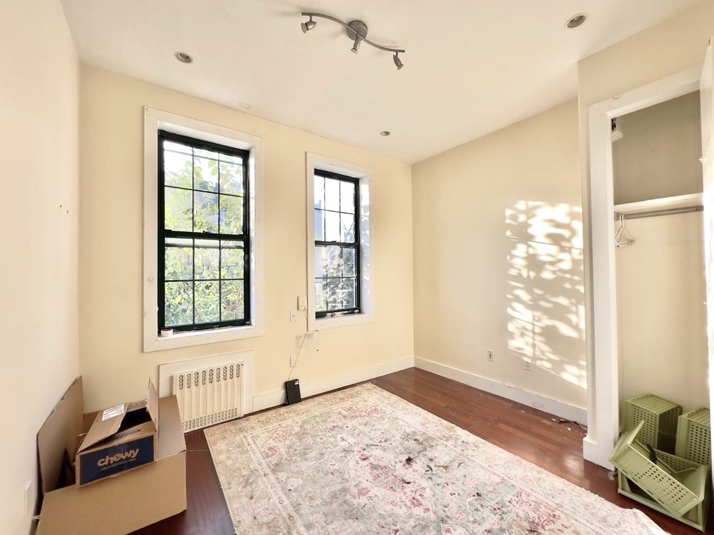 Jefferson Street , Knickerbocker Ave - Photo 1