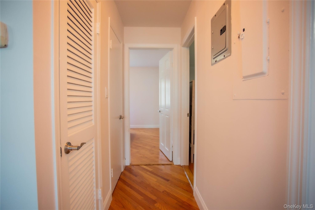 521 W Broadway - Photo 13