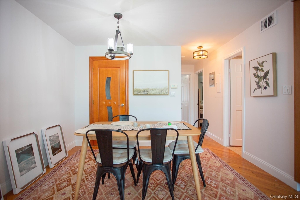 521 W Broadway - Photo 4