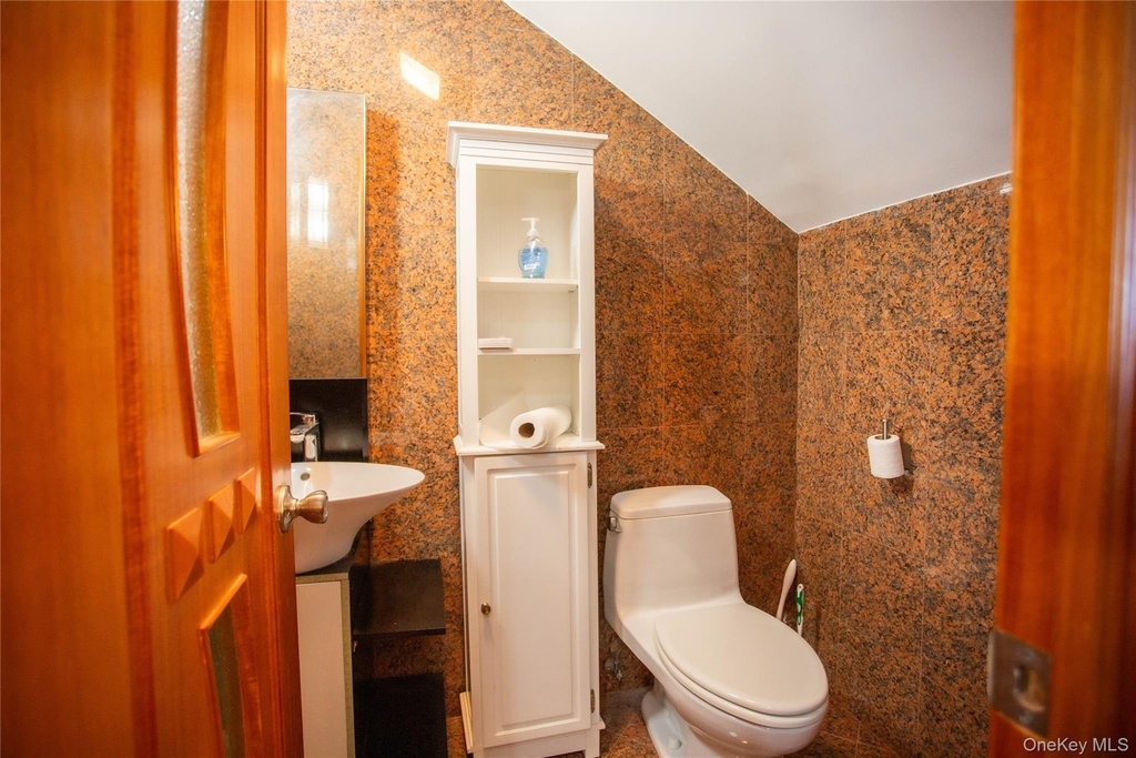 521 W Broadway - Photo 19