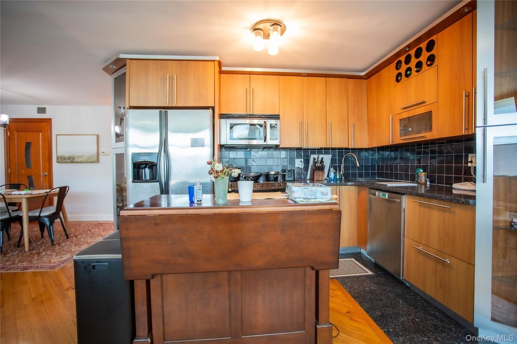 521 W Broadway - Photo 11