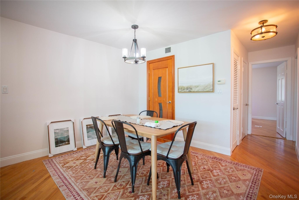 521 W Broadway - Photo 5