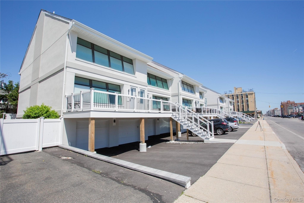 521 W Broadway - Photo 1