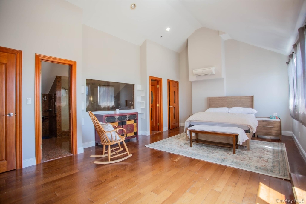 521 W Broadway - Photo 18