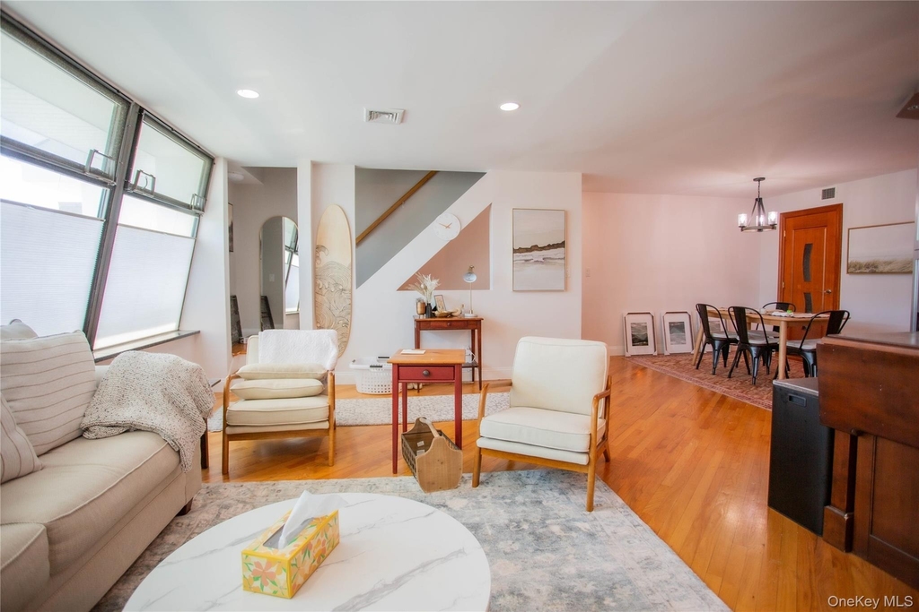 521 W Broadway - Photo 10