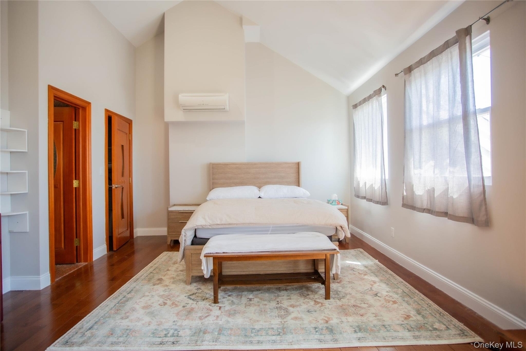 521 W Broadway - Photo 17