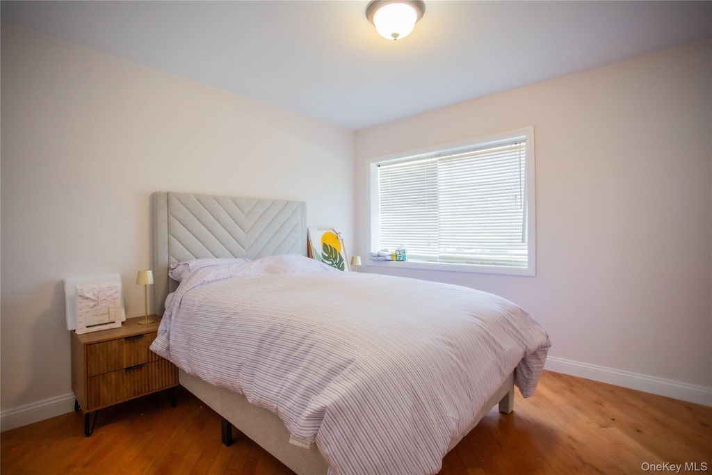521 W Broadway - Photo 15