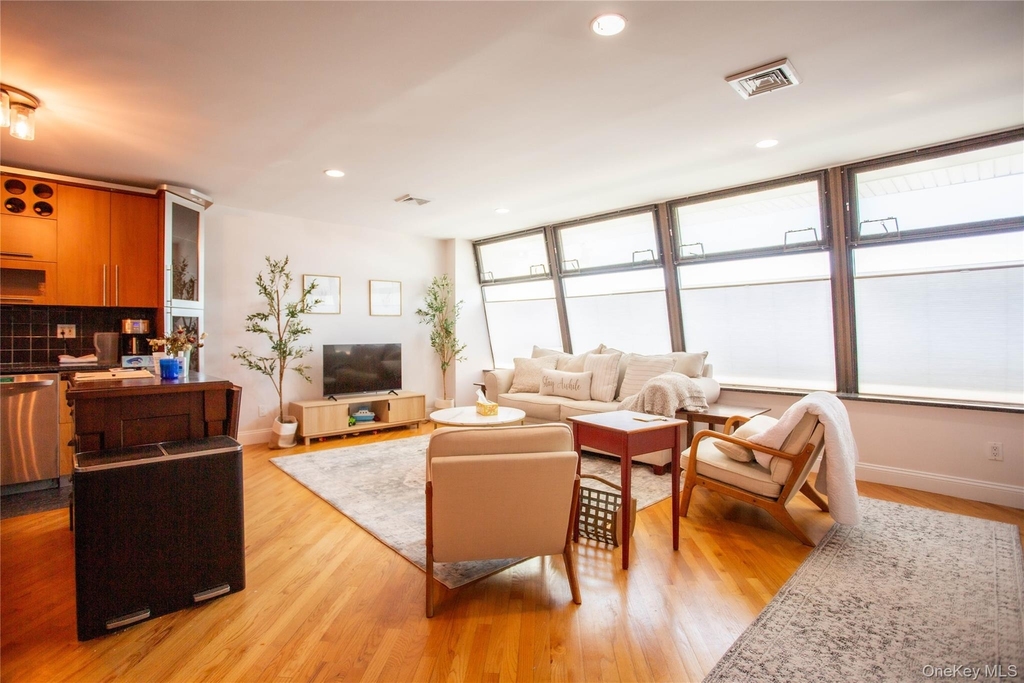521 W Broadway - Photo 6