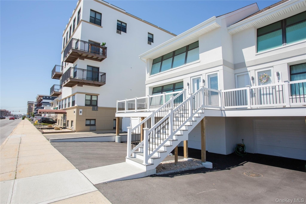 521 W Broadway - Photo 0