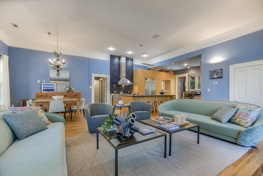 2109 Nickerson St - Photo 2